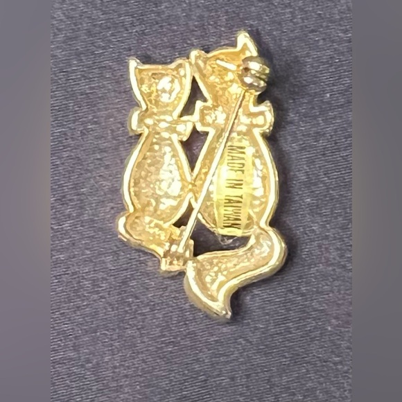 Vintage Gold Tone Cat / Kitten Brooch / Pin With Faux Diamond Aquamarine Gems - Picture 4 of 6